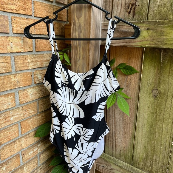 Anne Cole Black and White Tropical One Piece Swimsuit - Picture 1 of 2